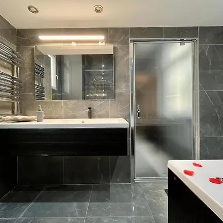 Johngold Wellness Apartment *
