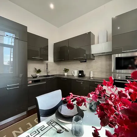 Johngold Wellness Apartment Debrecen