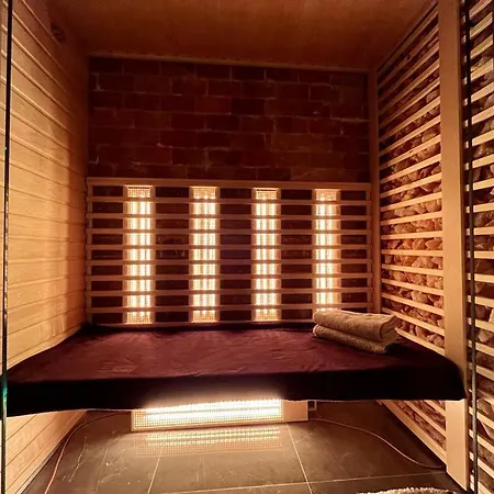 Johngold Wellness * Ντέμπρετσεν