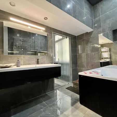 Johngold Wellness Apartment *